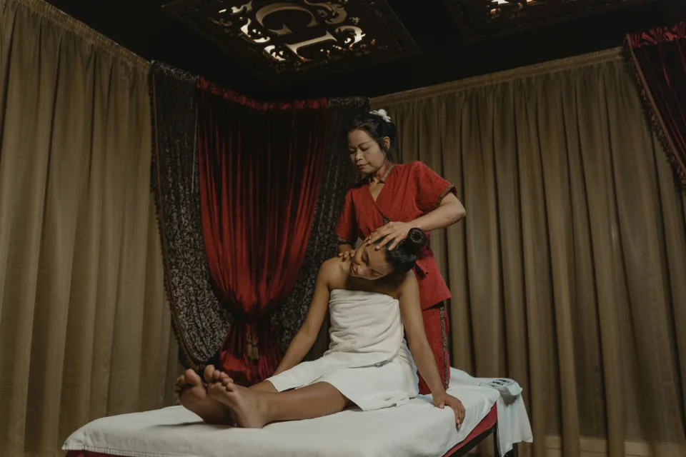 Đắp mặt nạ dưỡng da